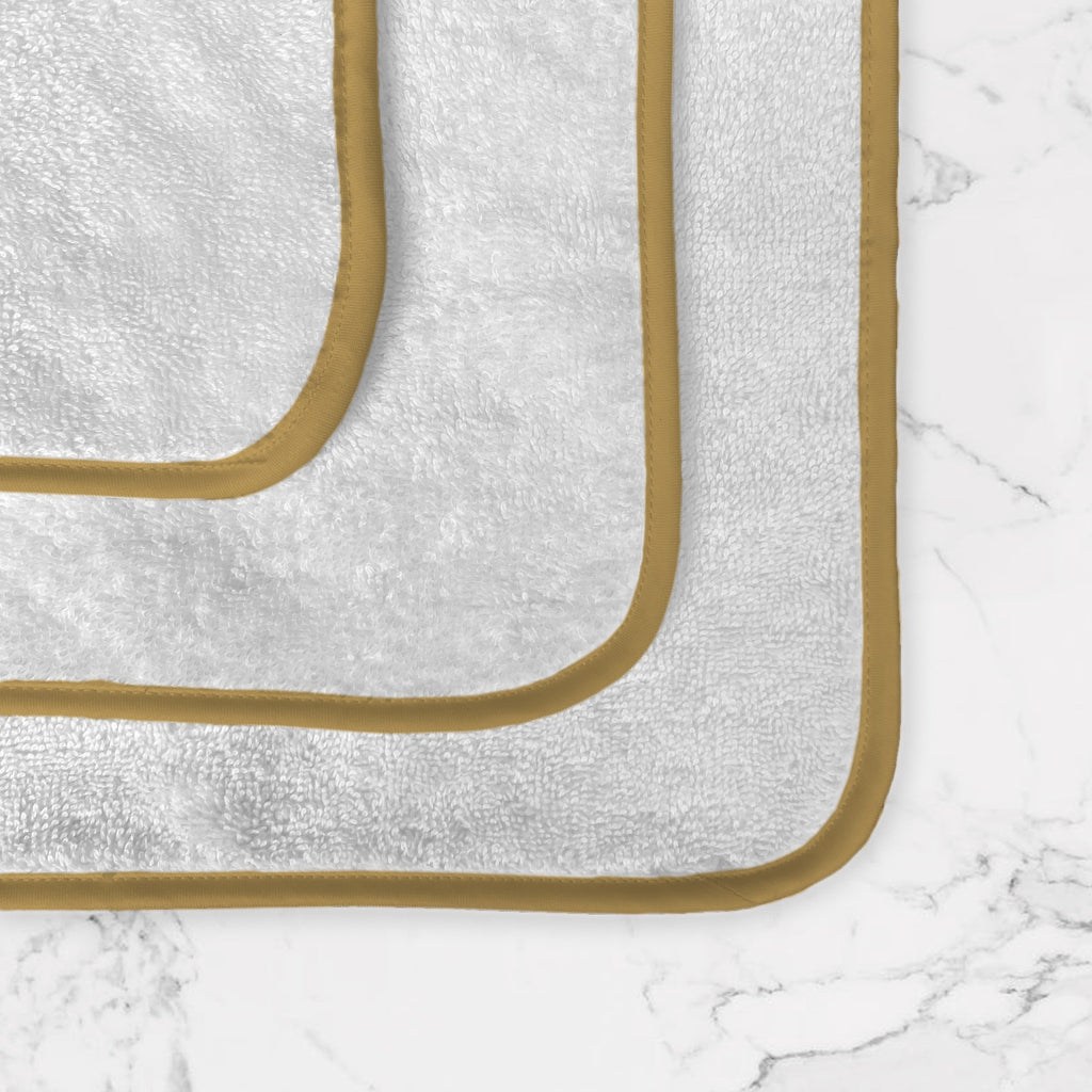 lavetta in puro cotone egiziano, bordo oro in 100% raso di puro cotone 300 fili e profilo interno in 100% raso di puro cotone 300 fili in contrasto colore oro, made in Italy. Scopri la nostra collezione completa di biancheria bagno.